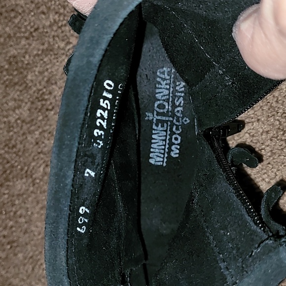 MINNETONKA black fringed suede moccasins. Size 7 - Picture 16 of 16